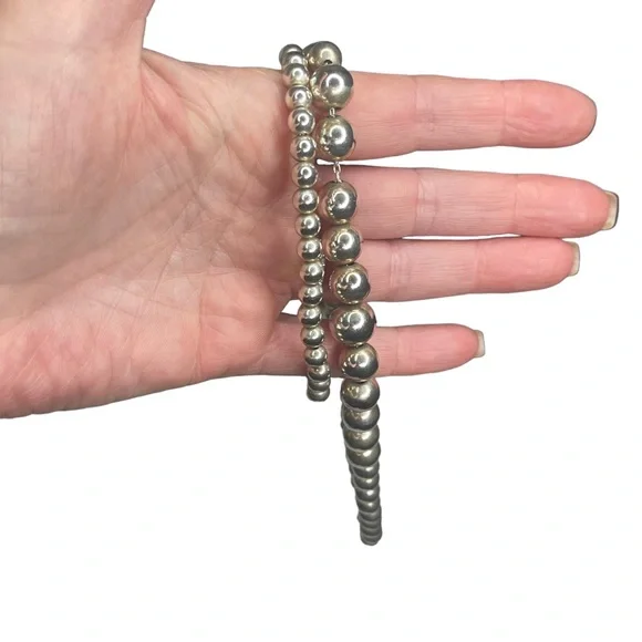 Oster Graduated Silver Beaded Necklace - Picture 5 of 9